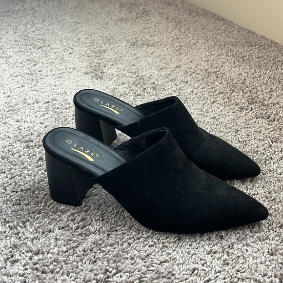 Black Heels with Pointed Toe - Picture 2 of 2